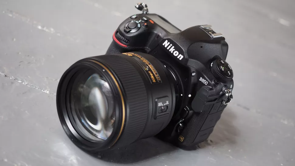 Aparte de un par de controles, la disposición de la D850 será inmediatamente familiar para cualquiera que haya utilizado una DSLR de gama alta de Nikon