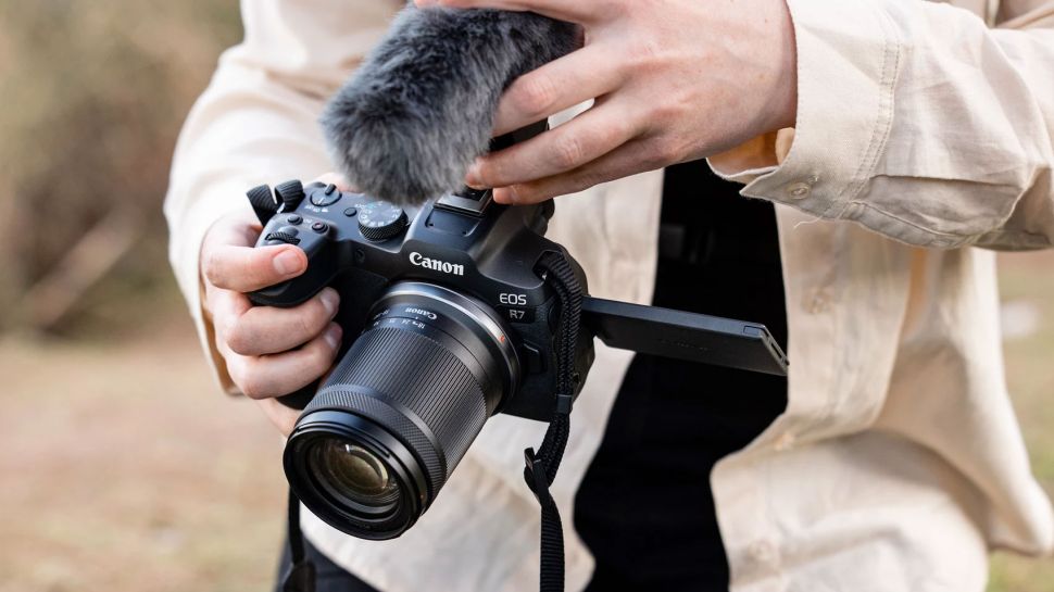 Canon EOS R7