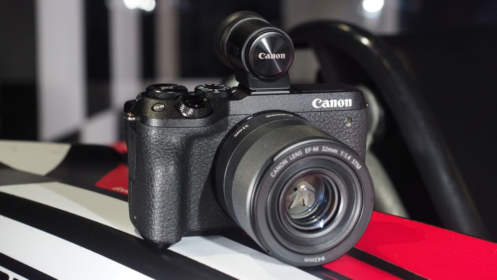 El EVF-DC2 opcional forma parte de un kit con la Canon EOS M6 Mark II