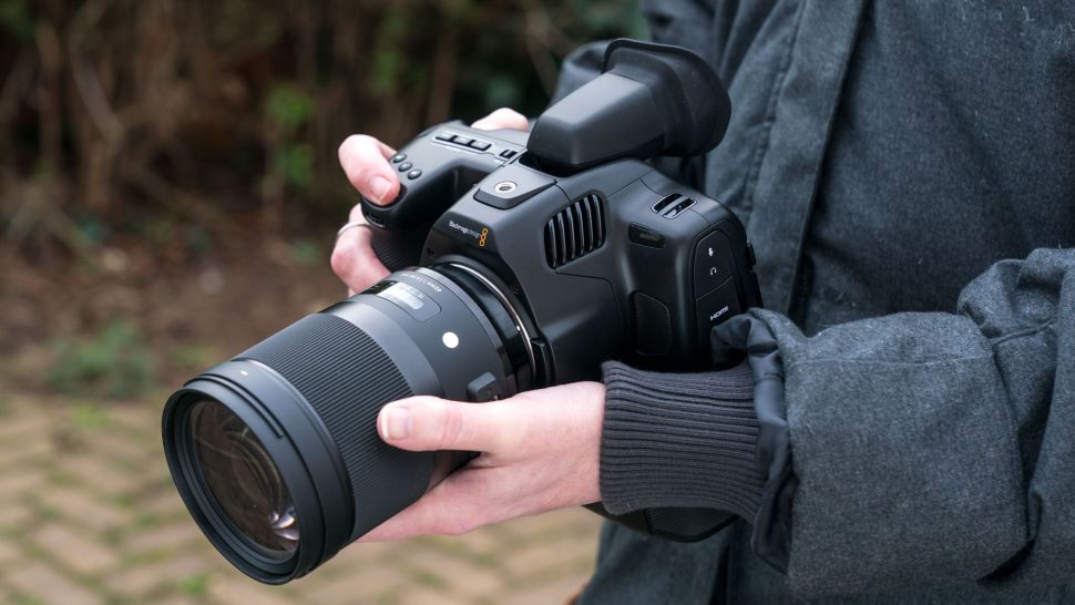 El EVF con clip podría ser útil con mucha luz, aunque la calidad no es muy buena para una cámara de este nivel de precio