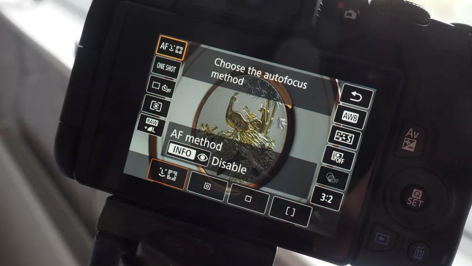 El autoenfoque Live View es rápido y suave, aunque en el modo de vídeo 4K se pierden las opciones Spot AF y Zone AF.