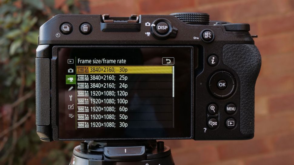 Nikon Z30 Review 7 Hay una larga lista de formatos de vídeo, pero todo es bastante lógico y rápido de navegar.