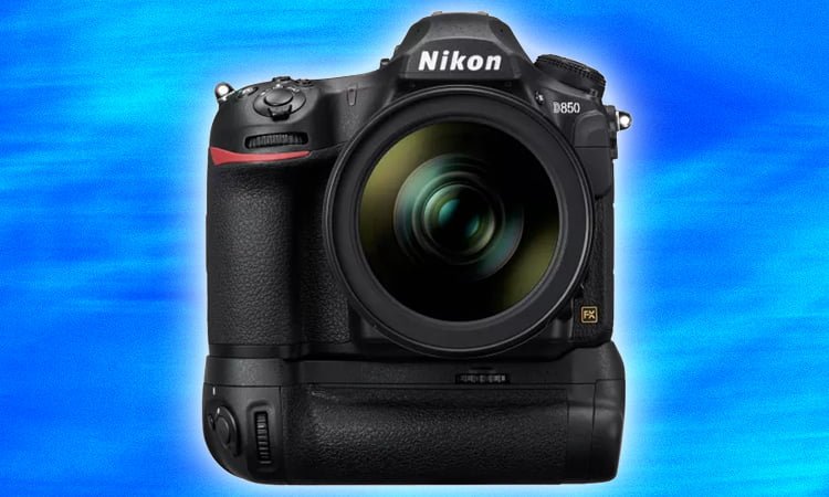 La otra especificación principal es la velocidad de disparo continuo de 7 fps de la D850, que se eleva a unos sorprendentes 9 fps con la empuñadura de batería MB-D18 opcional que se muestra aquí