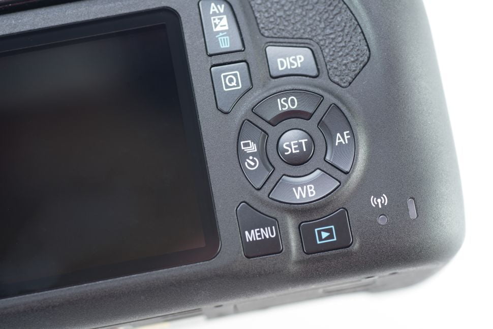 Los controles de la Canon EOS 2000D