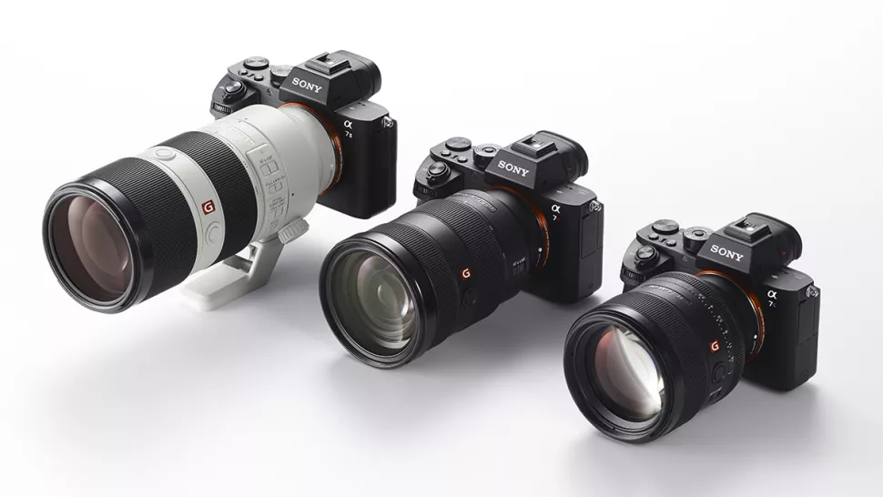 Los objetivos G Master de Sony, fotografiados aquí con los modelos de segunda generación, son las ópticas más deseables y tecnológicamente avanzadas que la compañía ha desarrollado para el sistema