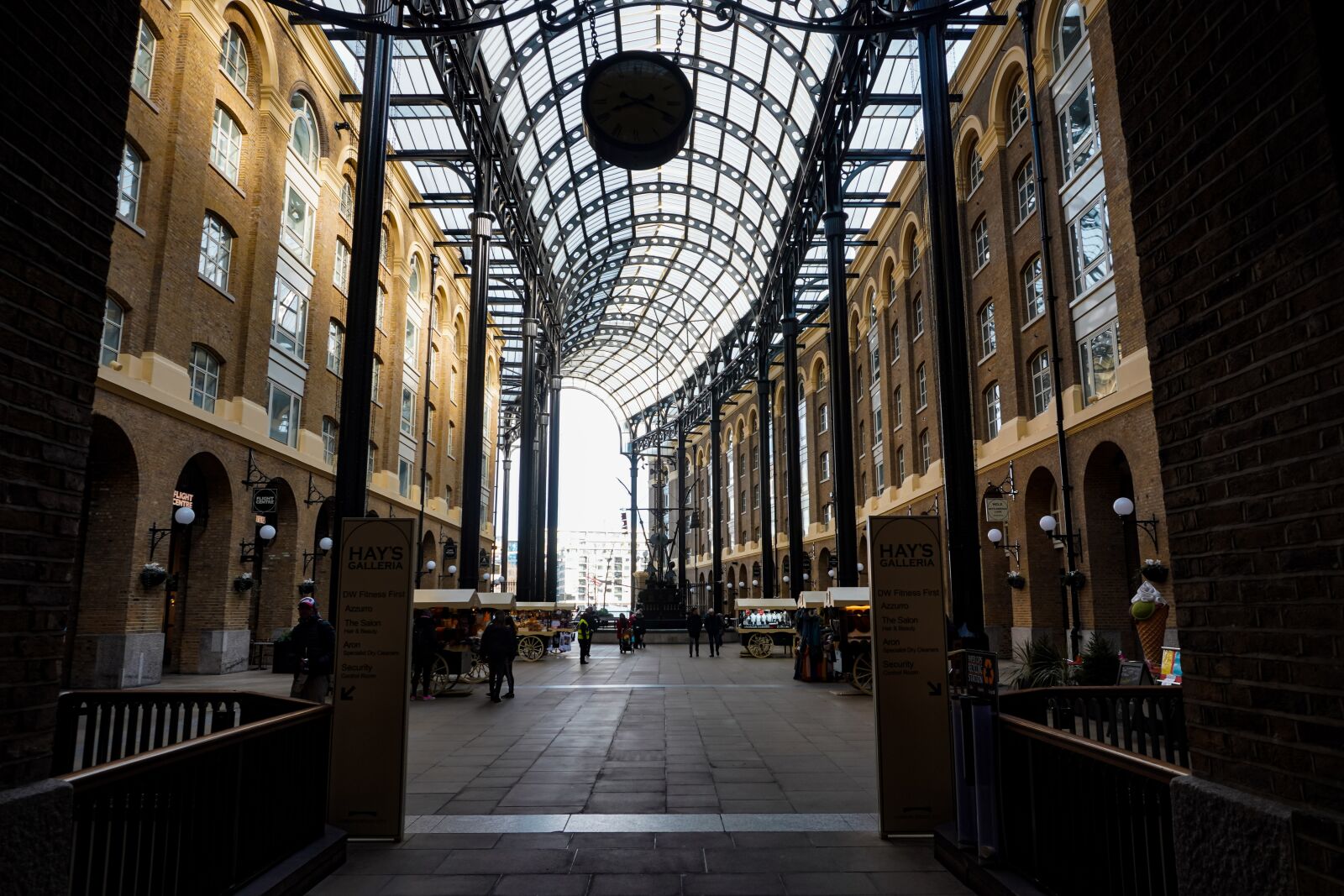 Sony a6100 + Sony E 16-50mm F3.5-5.6 PZ OSS a 16mm f8 1-40seg ISO 100